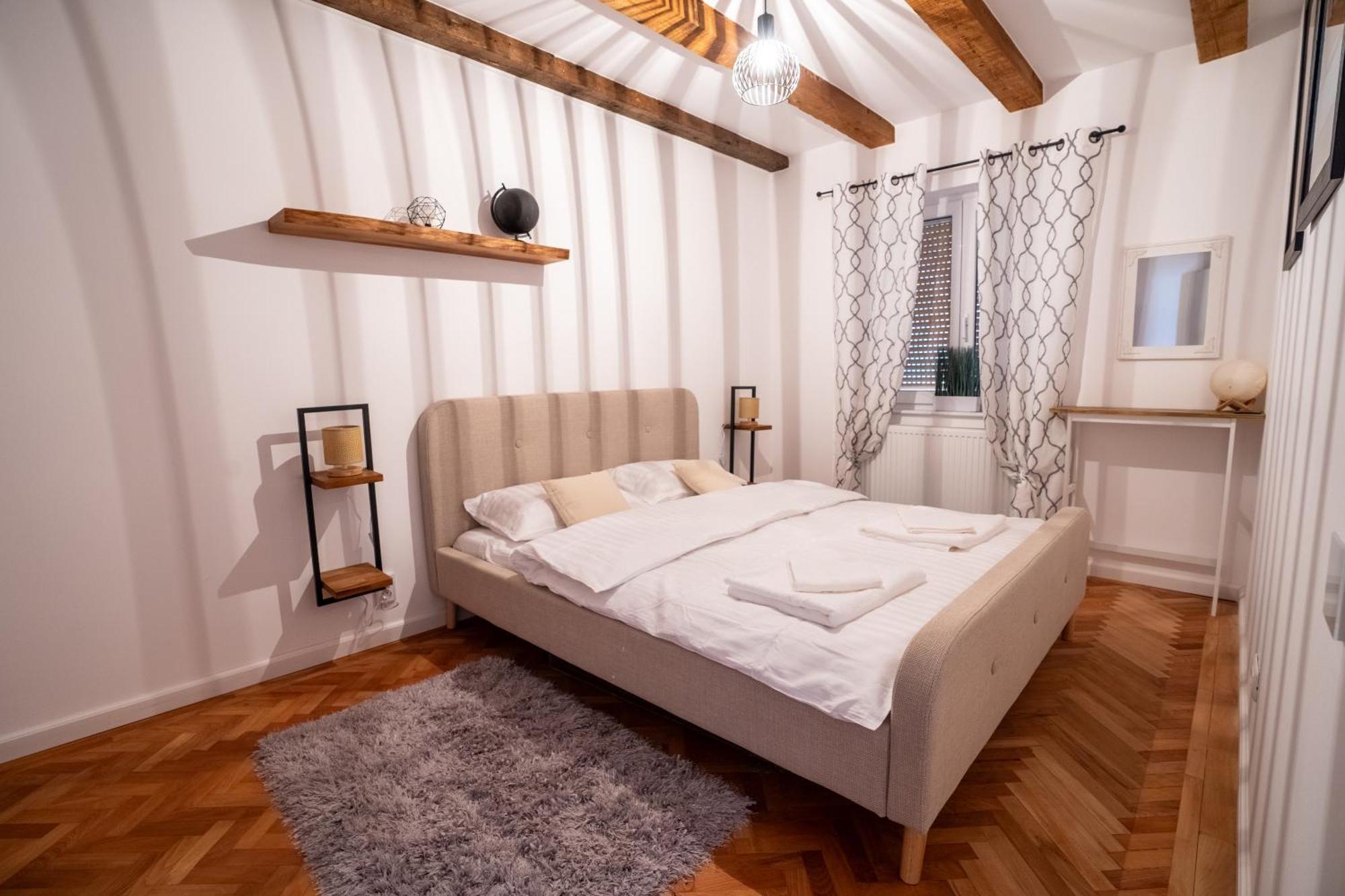 Middle Apartment Brasov